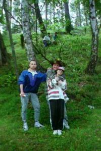Cypis rogacz, w tle butelka